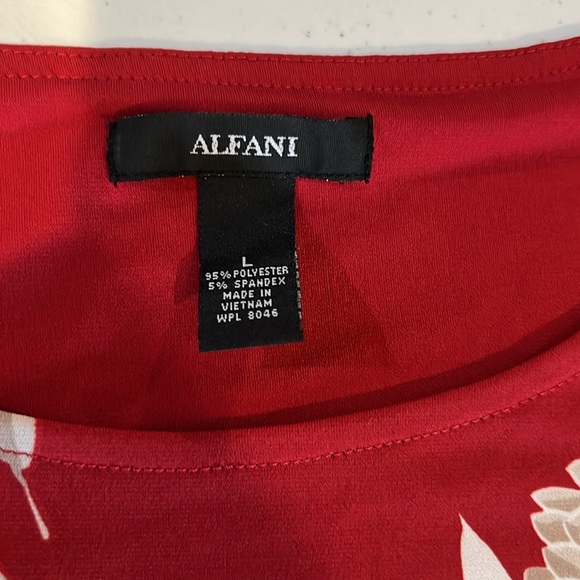 🪷Red floral Alfani blouse. Large - Picture 2 of 8